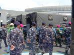 tni-angkatan-laut-memberangkatkan-23-truk-berisi-bantuan-untuk-korban-banjir.jpg