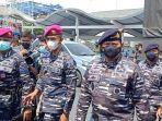 tni-angkatan-laut-memberangkatkan-23-truk-berisi-bantuan.jpg
