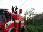 tni-bantu-padamkan-api-di-desa-nanasi.jpg
