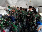 tni-evakuasi-anggota-tgpf-korban-penembakan-kksb-ke-jakarta_20201010_133410.jpg