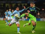 toby-alderweireld-tahan-tendangan-tevez.jpg
