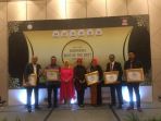 togar-situmorang-raih-indonesia-50-best-lawyer-award-2019_20190504_060129.jpg