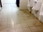 toilet-pria-pengadilan-negeri-pn-jakarta-pusat_20161027_141738.jpg