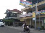 toko-berjejaring-di-jalan-imogiri-timur_20160401_221745.jpg