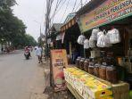 toko-oleh-oleh-depan-asrama-haji-pondok-gede.jpg