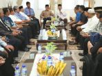 tokoh-lintas-agama-saat-menemui-bupati-banyuwangi-abdullah-azwar-anas_20180110_211057.jpg