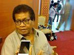tokoh-masyarakat-papua-michael-menufandu-di-ruang-abdul-muis.jpg
