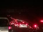 Tiga Lajur Tol Cipularang Disesaki Kendaraan