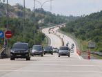 tol-menuju-bakauheni-ramai-lancar_20220506_161852.jpg