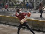 tolak-uu-cipta-kerja-ibu-kota-jakarta-dikepung-aksi-unjuk-rasa_20201008_203619.jpg