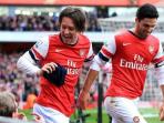 tomas-rosicky-dan-mikel-arteta_20160515_130138.jpg