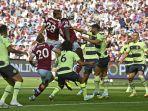 tomas-soucek-kiri-tengah-dan-gelandang-west-ham-united-dari-inggris-michail-antonio.jpg