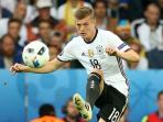 toni-kroos-nendangbolaeeee_20160613_150341.jpg
