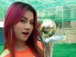 tonton-piala-aff-2018-di-suite-vip-wanita-ini-jadi-perdebatan-di-media-sosial.jpg