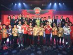 tontowi-ahmadliliyana-natsir-menerima-penghargaan_20160908_232848.jpg
