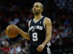 tony-parker-di-tengah-arena.jpg