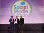 top-1-raih-social-media-award-2014_20141114_142123.jpg