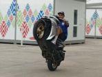 toprak-razgadlioglu-saat-standing-motor-bikin-heboh-para-kru.jpg