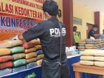 total-sebanyak-386273-gram-ganja-disita-polisi_20171016_150603.jpg