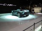 toyota-c-hr-concept_20151028_111140.jpg