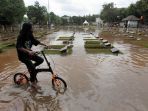 tpu-jeruk-purut-kembali-terendam-banjir_20210221_125218.jpg