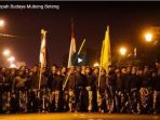 tradisi-lampah-budaya-mubeng-beteng_20170923_175020.jpg