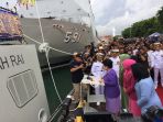 tradisi-pecah-kendi-simbol-kelahiran-kri-i-gusti-ngurah-rai-332_20180111_090208.jpg