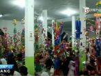 tradisi-rebutan-telur-meriahkan-peringatan-maulid-nabi_20170103_144823.jpg