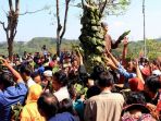 tradisi-sesaji-rewanda-gua-kreo_20180624_134931.jpg
