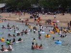 tradisi-tupat-lebaran-di-pantai-sanur_20150724_193736.jpg