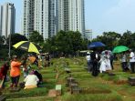 tradisi-ziarah-kubur-jelang-ramadan_20210412_033145.jpg
