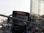 transjakarta-tabrak-tiang-lampu_20160906_105504.jpg