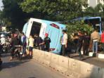 transjakarta-terbalik_20160607_115327.jpg
