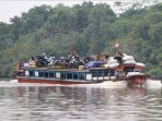 transportasi-motor-air-melintasi-sungai-kapuas_20150820_143749.jpg