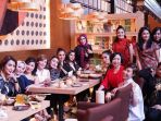 tren-arisan-artis-dan-sosialita_20180201_205745.jpg