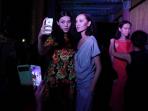 tren-orang-china-gila-selfie_20160414_121856.jpg