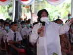 tri-rismaharini-beri-pengarahan-pada-siswa-yang-tertangkap-demo_20201019_220641.jpg