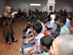 tri-rismaharini-geram-puluhan-anak-terjaring-kenakalan-remaja_20191219_175222.jpg