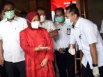 tri-rismaharini-hadiri-serah-terima-jabatan-menteri-sosial_20201223_203911.jpg