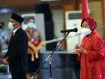 tri-rismaharini-hadiri-serah-terima-jabatan-menteri-sosial_20201223_204827.jpg