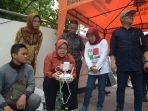 tri-rismaharini-pantau-pengerukan-jalan-gubeng-ambles_20181225_184258.jpg