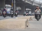 trotoar-berada-di-tengah-jalan-kalimalang_20190920_191246.jpg