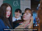 true-beauty-episode-1-joo-kyung-kembali-dirundung-karena-riasan-tebalnya.jpg