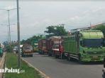 truk-antre-solar-di-spbu-di-padang-sumbar.jpg