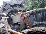 truk-fosu-tabrak-warung-makan_20180128_094848.jpg