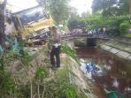 truk-hantam-penambal-ban_20160105_210326.jpg<pf>ilustrasi-jenazah-penambal-ban_20160105_154723.jpg<pf>jamatul-aldi_20160105_155014.jpg