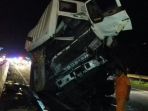 truk-kontainer-kecelakaan_20180410_141420.jpg