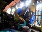 truk-menimpa-rumah-warga_20170311_100857.jpg