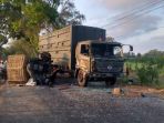 truk-milik-pt-pindad-tabrak-pikap_20181016_080448.jpg