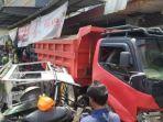 truk-pasir-tabrak-mobil-dan-motor.jpg